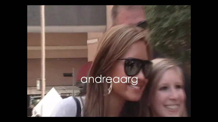Demi Lovato Meeting Fans @Houston 11_09_10 2800