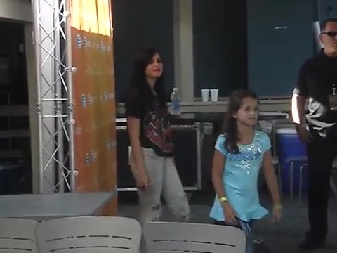 Demi Lovato meeting fans at her private meet n greet in Detroit in August of 2009 1495 - Demilush - Meeting fans at her private meet n greet in Detroit in August of 2009 Part oo3