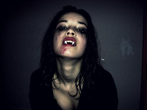 x. Si daca sunt o ciudata inseamna ca nu pot iubi?