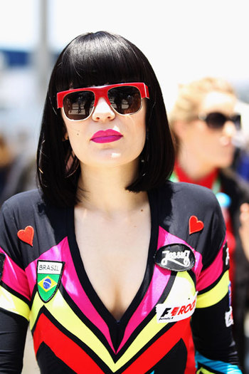 1128-jessie-j-bright-lips-sunglasses_bd - Jessie j