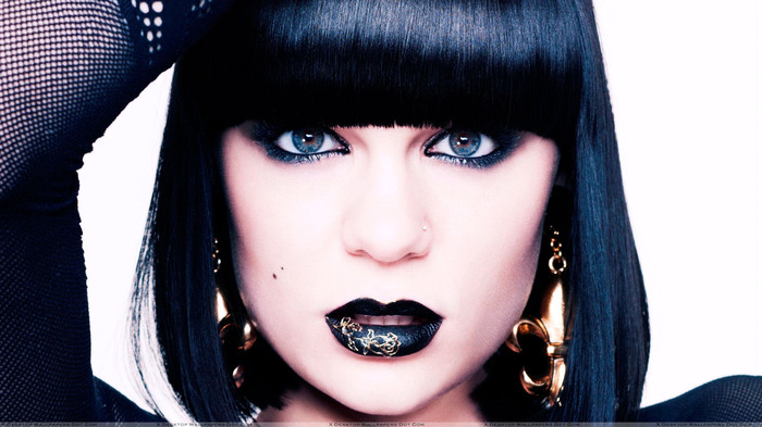 Jessie J Looking Front Cute Eyes And Black Lips Face Closeup - Jessie j