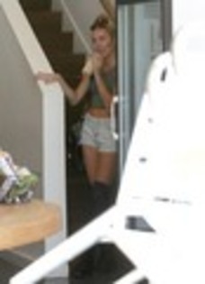 Grabs-An-Iced-Coffee-After-Hitting-The-Gym-In-West-Hollywood-20-June-2012-miley-cyrus-31232857-87-12