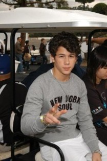 Nick_Jonas_1239994137_3