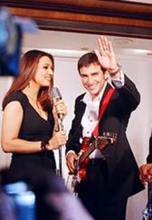 30sld3 - Saif si Preity