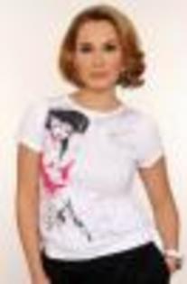 tAndreea_Esca_in_tricou
