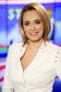 tAndreea_Esca_la_costum