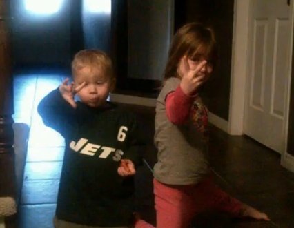 J: Nu trebuie sa ne spui k oricum plecam =)) A: Bum!! :)))J: Bang! [si pleca ]