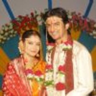 37125-manav-and-archana-a-newly-wedding-couple