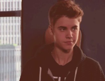 un sot care te iubeste..trebuie sa fi fericita....