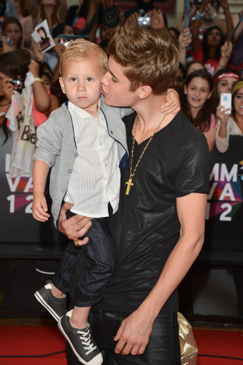 Jh: pufosenie mica :X:X:X: