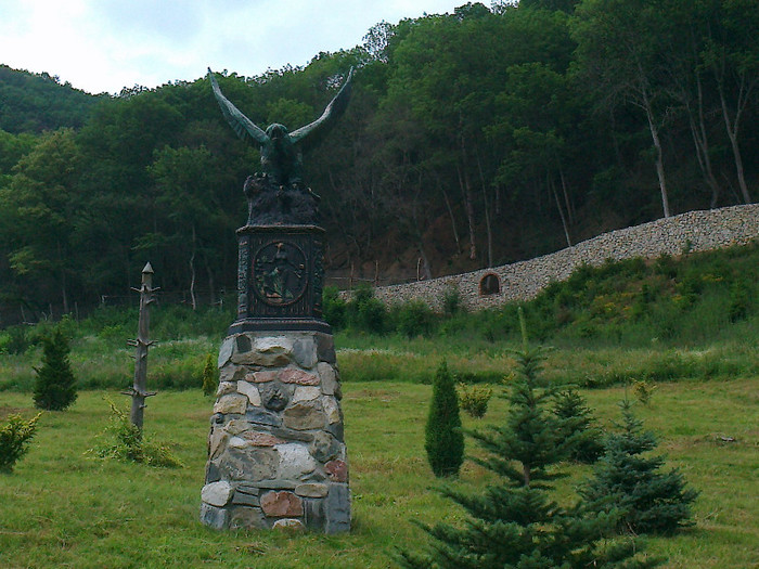 Fotografie0760 - LA ADUNAT DE OUA DE FURNICI