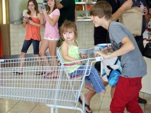 J: MAMI!!! UITE UNDE M-A PUS JOSH!!!!