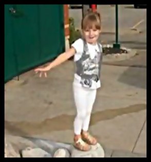 uite ce mi-a luat josh! [aratand spre josh]