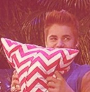 ai niste copii minunati =]] [de sub o jucarie mare]