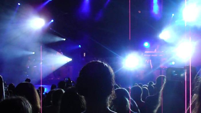 Entrance and All Night Long- Demi Lovato 02582 Entrance and All Night Long- Demi Lovato 02582