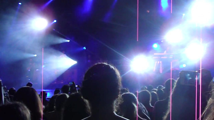 Entrance and All Night Long- Demi Lovato 02600 Entrance and All Night Long- Demi Lovato 02600