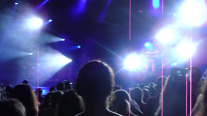 Entrance and All Night Long- Demi Lovato 02604 Entrance and All Night Long- Demi Lovato 02604
