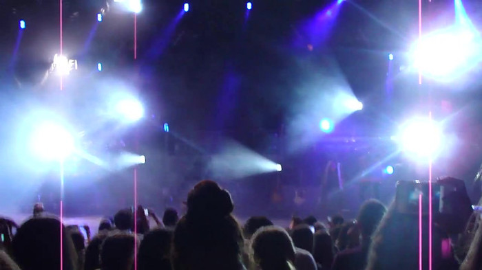 Entrance and All Night Long- Demi Lovato 02300 Entrance and All Night Long- Demi Lovato 02300