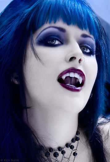 x.Raw - Vampire-Lumea Reala