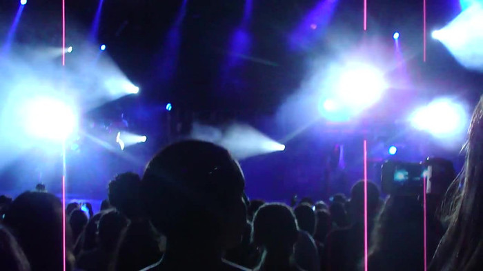 Entrance and All Night Long- Demi Lovato 02353 Entrance and All Night Long- Demi Lovato 02353