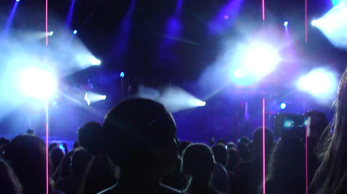 Entrance and All Night Long- Demi Lovato 02354 Entrance and All Night Long- Demi Lovato 02354