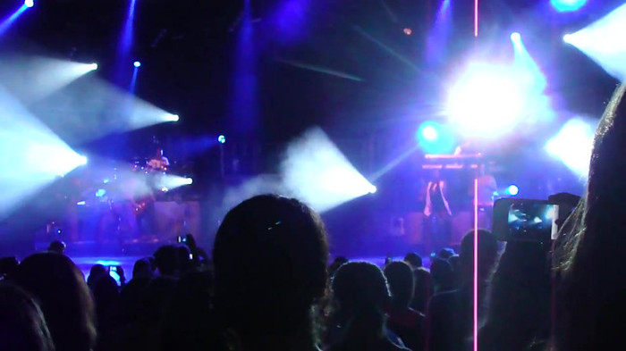 Entrance and All Night Long- Demi Lovato 02431 Entrance and All Night Long- Demi Lovato 02431