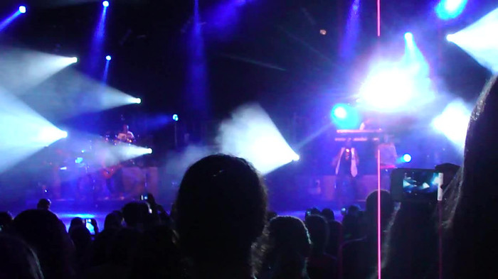 Entrance and All Night Long- Demi Lovato 02445 Entrance and All Night Long- Demi Lovato 02445