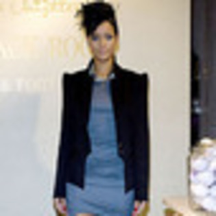rihanna-130211l-thumbnail_gallery - rihanna