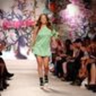jennifer-lopez-580631l-thumbnail_gallery