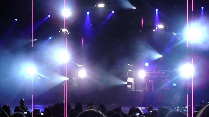 Entrance and All Night Long- Demi Lovato 02939 Entrance and All Night Long- Demi Lovato 02939