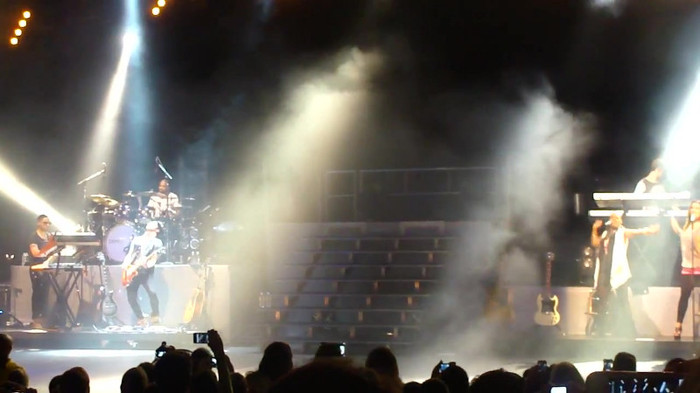 Entrance and All Night Long- Demi Lovato 03585