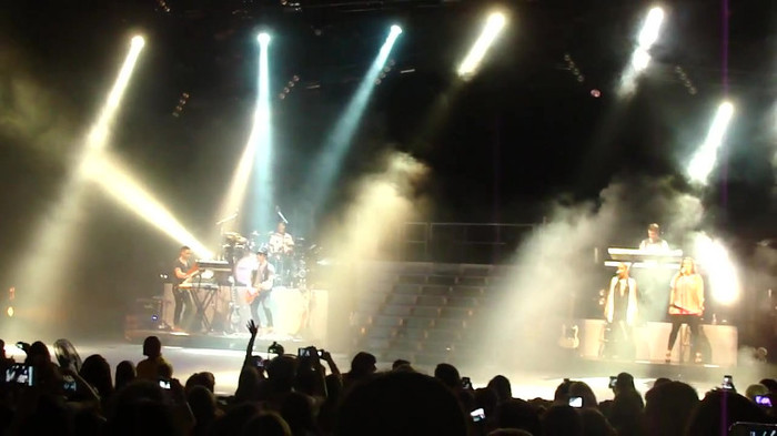 Entrance and All Night Long- Demi Lovato 03254