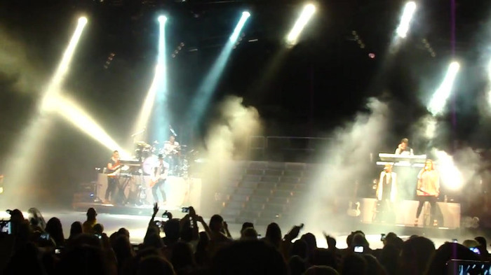 Entrance and All Night Long- Demi Lovato 03293