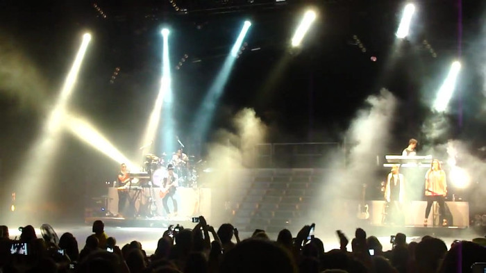 Entrance and All Night Long- Demi Lovato 03329