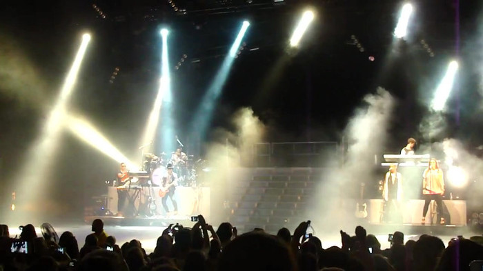 Entrance and All Night Long- Demi Lovato 03333