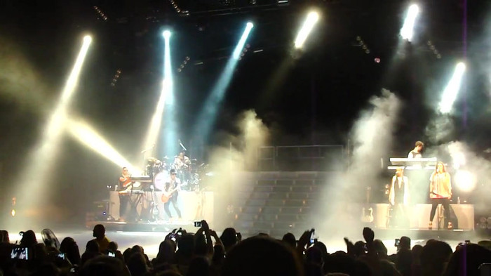 Entrance and All Night Long- Demi Lovato 03337