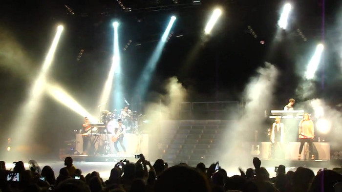 Entrance and All Night Long- Demi Lovato 03339