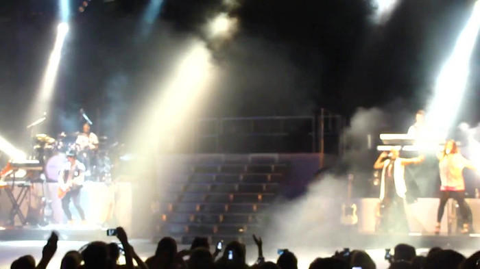 Entrance and All Night Long- Demi Lovato 03683