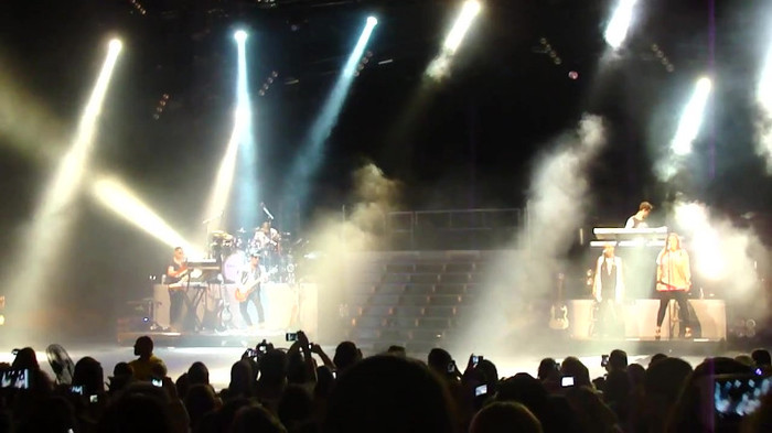 Entrance and All Night Long- Demi Lovato 03373