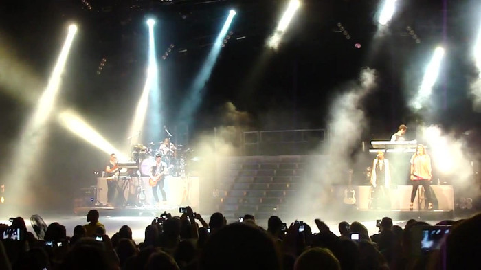 Entrance and All Night Long- Demi Lovato 03388