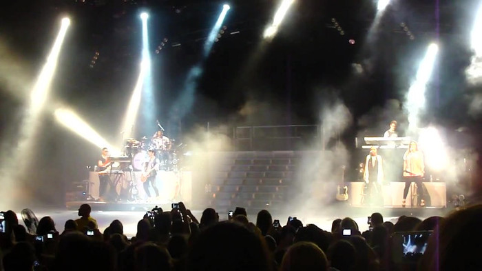 Entrance and All Night Long- Demi Lovato 03424