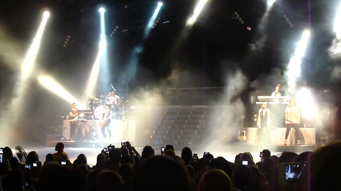 Entrance and All Night Long- Demi Lovato 03429