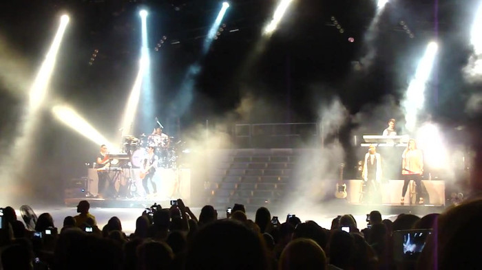 Entrance and All Night Long- Demi Lovato 03433