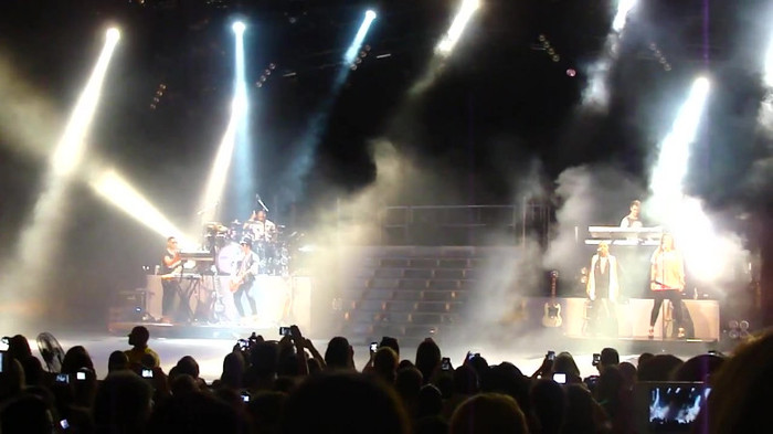 Entrance and All Night Long- Demi Lovato 03458