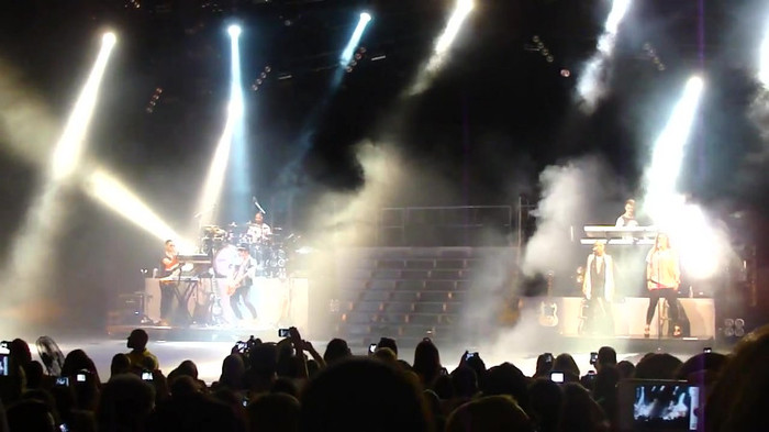 Entrance and All Night Long- Demi Lovato 03476