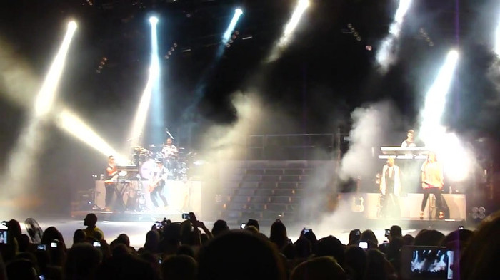 Entrance and All Night Long- Demi Lovato 03478