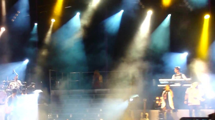 Entrance and All Night Long- Demi Lovato 04558