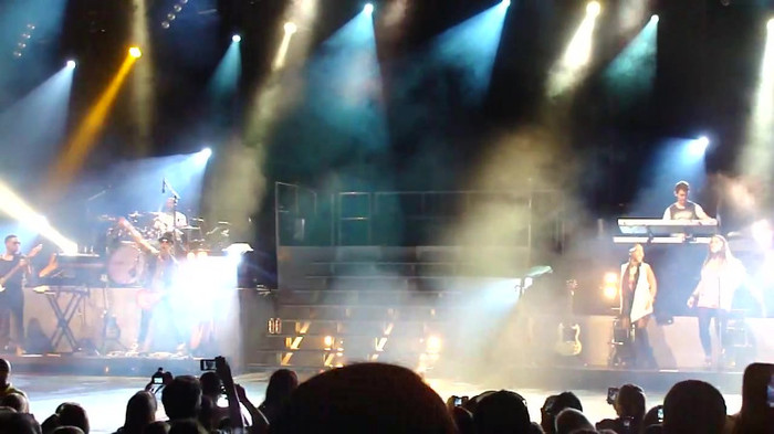 Entrance and All Night Long- Demi Lovato 04377