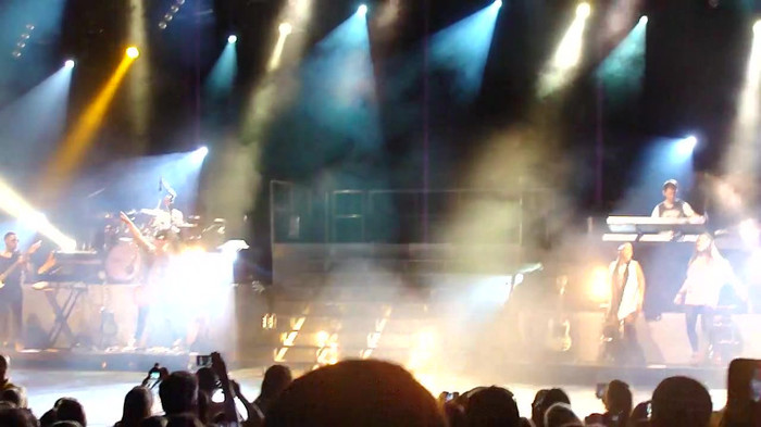 Entrance and All Night Long- Demi Lovato 04378