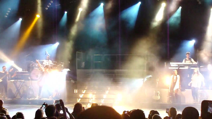 Entrance and All Night Long- Demi Lovato 04388